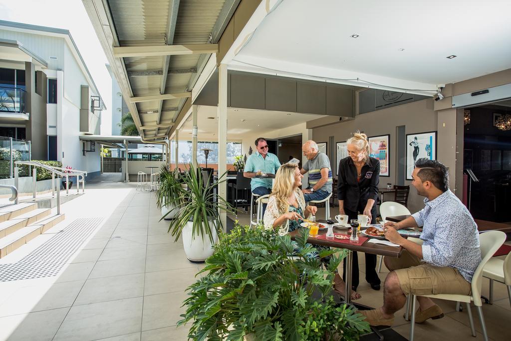 Ramada By Wyndham Hervey Bay Bagian luar foto The Qantas Club lounge at Perth Airport