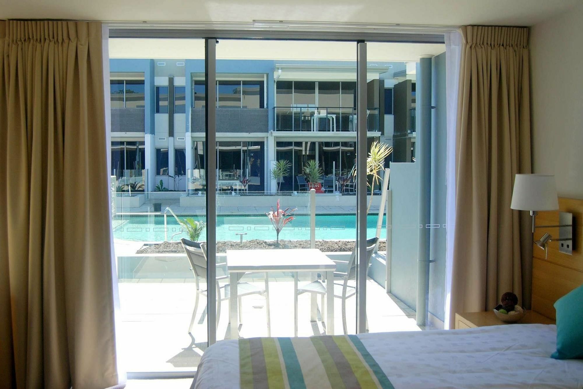 Ramada By Wyndham Hervey Bay Ruang foto A room at the hotel