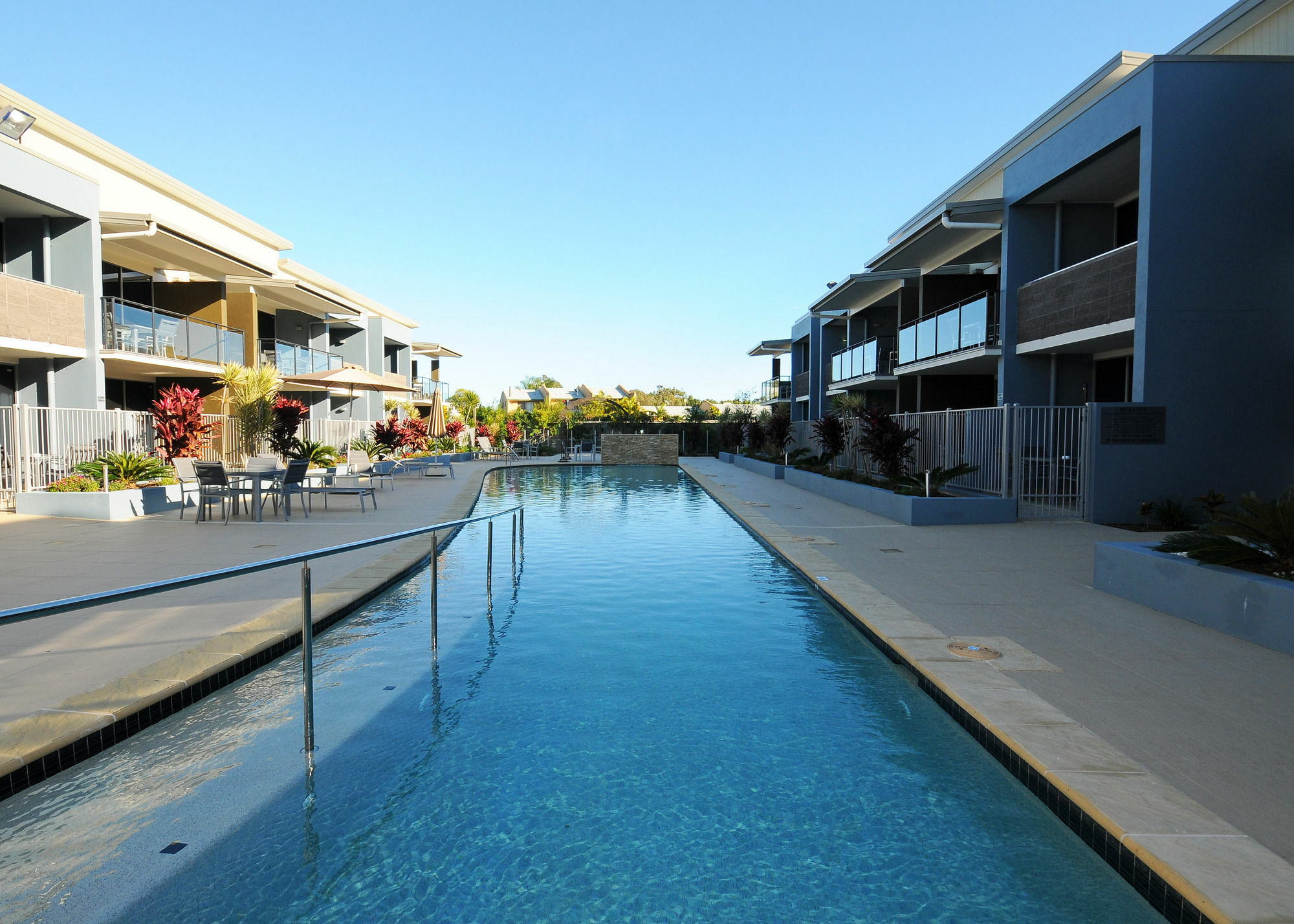 Ramada By Wyndham Hervey Bay Bagian luar foto The pool at the Mantra on Saltwater Island