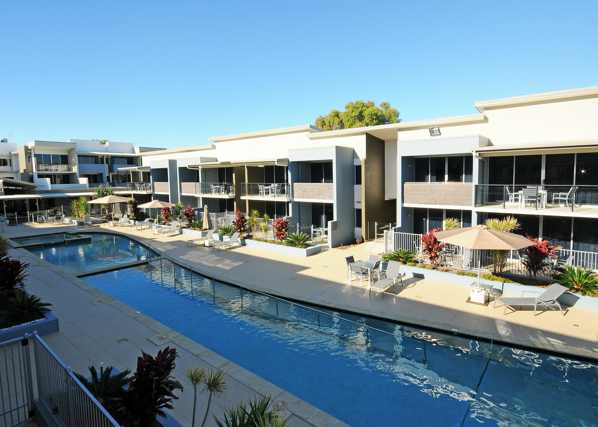 Ramada By Wyndham Hervey Bay Bagian luar foto The pool at the Mantra on Mooloolaba