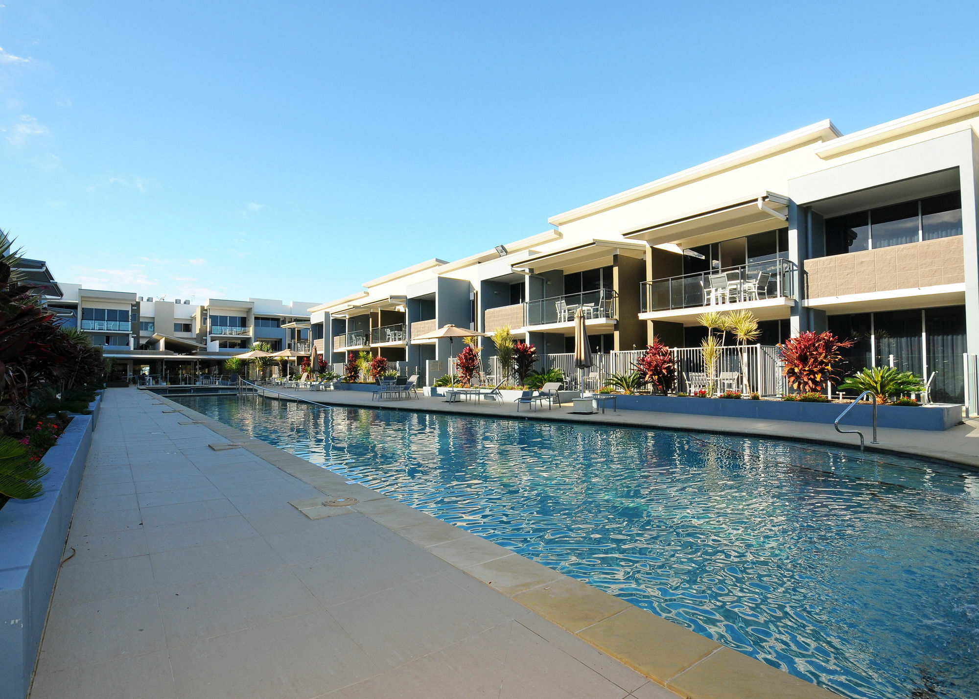 Ramada By Wyndham Hervey Bay Bagian luar foto The pool at the Mantra on Saltwater Island